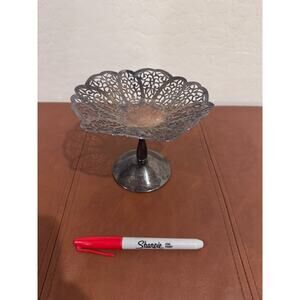 Vintage International Silver Co Lovelace Pedestal silver Plate Candy Dish 3013